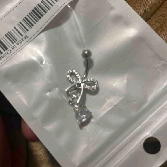 🎀 Cubic Zirconia Bow & Dangling Heart Bellybutton Piercing Jewelry (OS) 🩷 - Picture 7 of 9